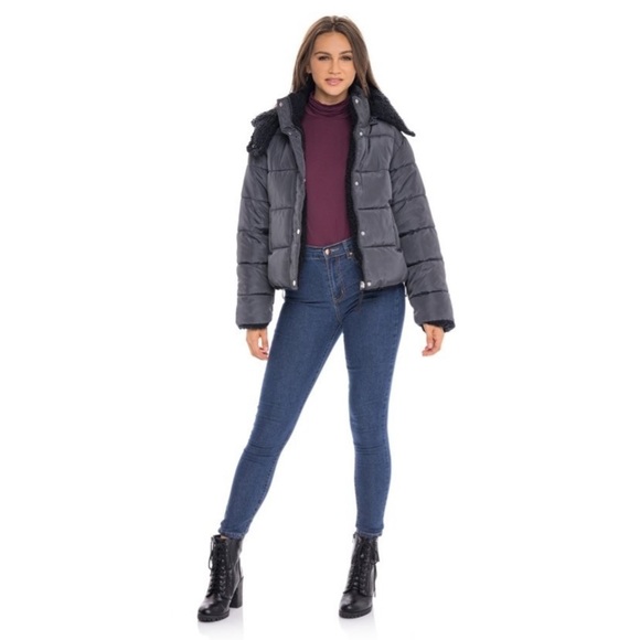 Sebby Collection Women's Puffer Jacket
Reversible Cozy Faux Fur Hood
Graphite - Picture 5 of 10